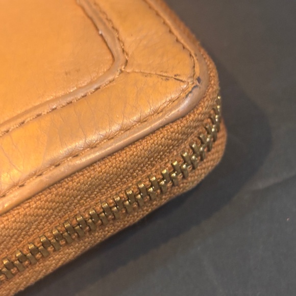 Tory Burch Amanda Continental Brown Leather Zip Around Wallet - Picture 10 of 16